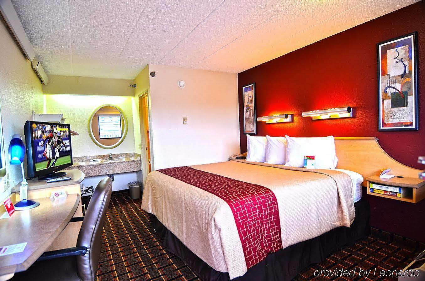 Red Roof Inn Cincinnati Northeast - Blue Ash Exteriör bild